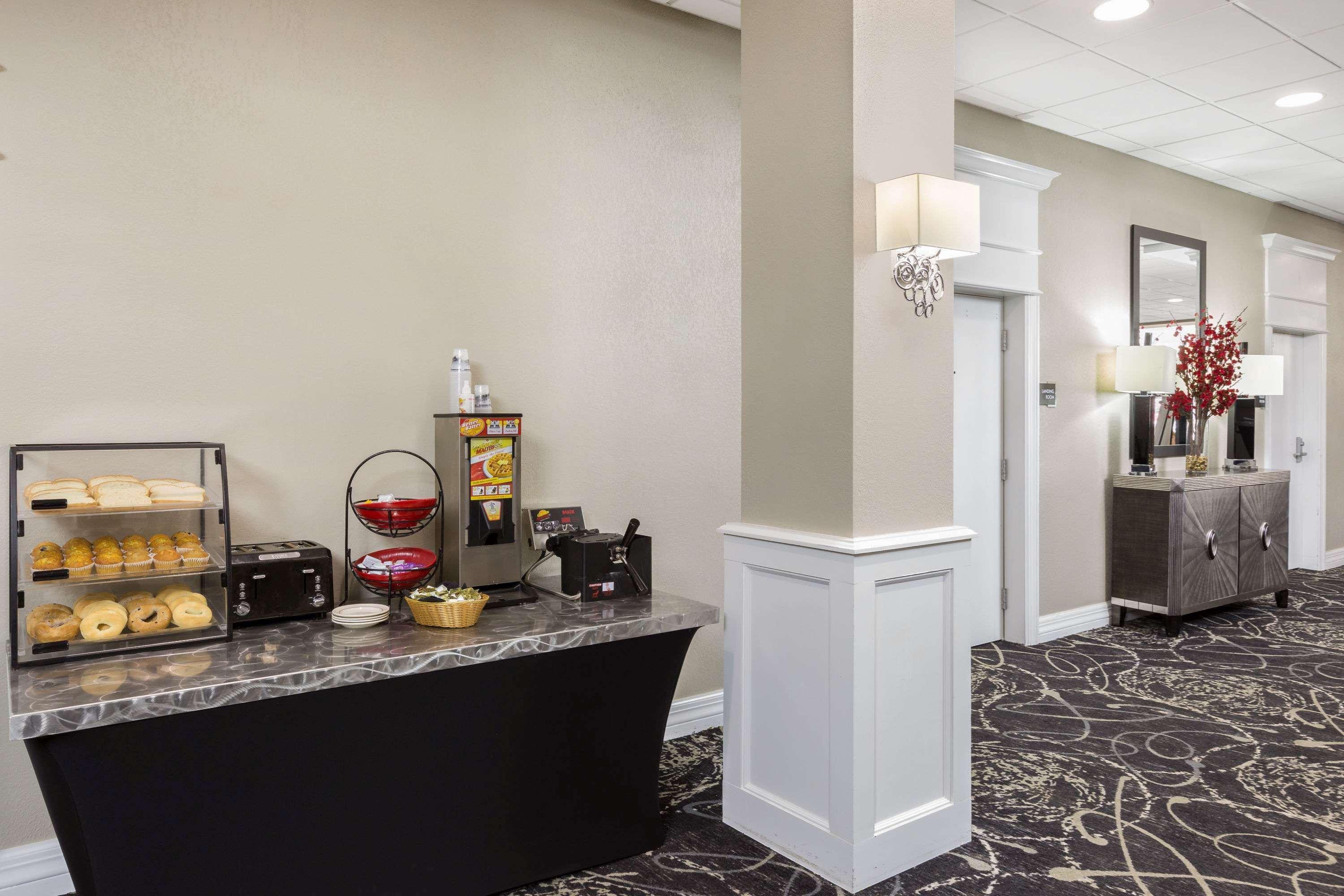 Clarion Inn Des Moines Airport Екстер'єр фото